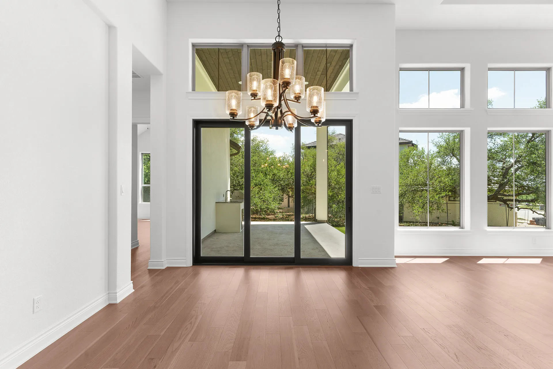 Dining room with sliding doors to outdoor living